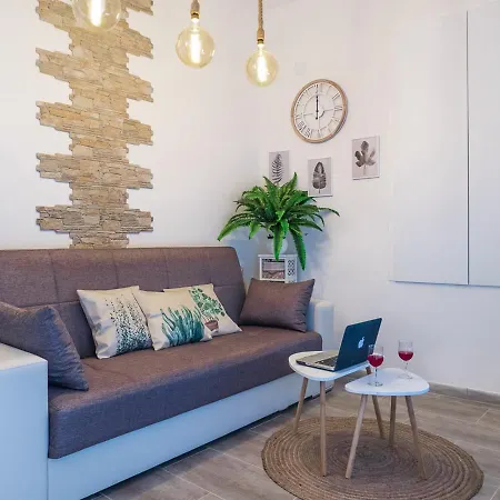 Chiaia Premium Flat, Center, Near Seaside דירה נאפולי