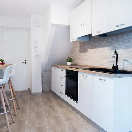 Chiaia Premium Flat, Center, Near Seaside Apartment *